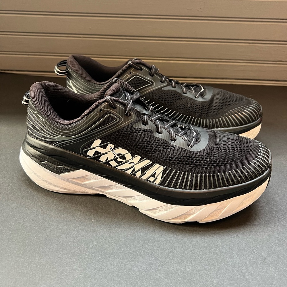 Hoka one one bondi 7 black and white 
Women’s size 10